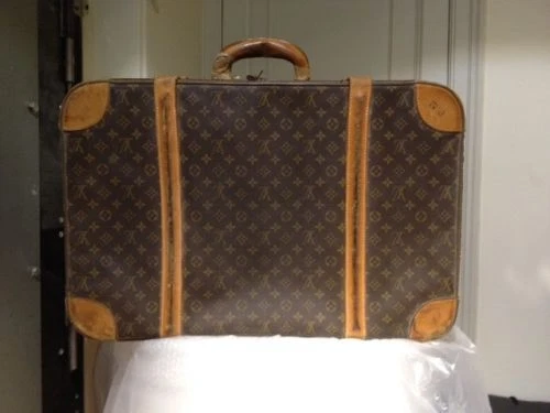 Malle Louis Vuitton monogram faite pour le rangement d'outillage automobile