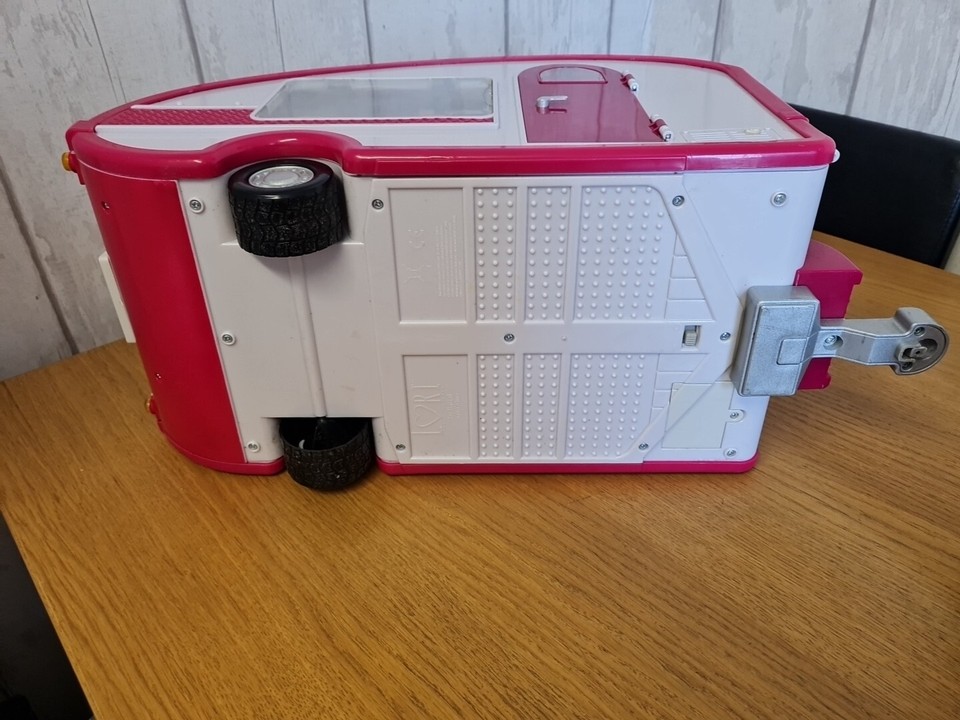 LORI ROLLER GLAMPER CAMPER CARAVAN & CONVERTIBLE MINI CAR PLAYSET BY ‘BATTAT’ eBay