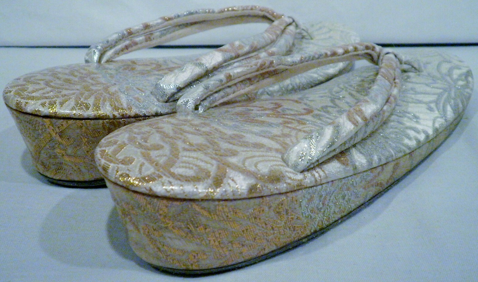 PANTOFOLA D’ORO Pantofole Giapponesi Infradito Geta Zoccoli Kimono Zori Argento Oro Crisantemi