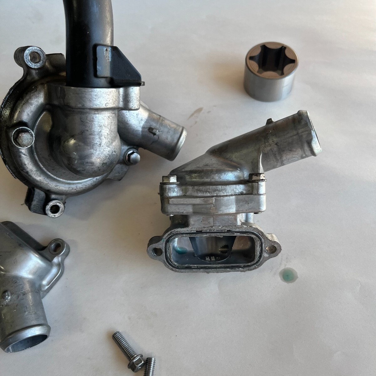 その他 ayauma USED OEM WATER PUMP ASSEMBLY 11-15 KAWASAKI NINJA ZX-10R