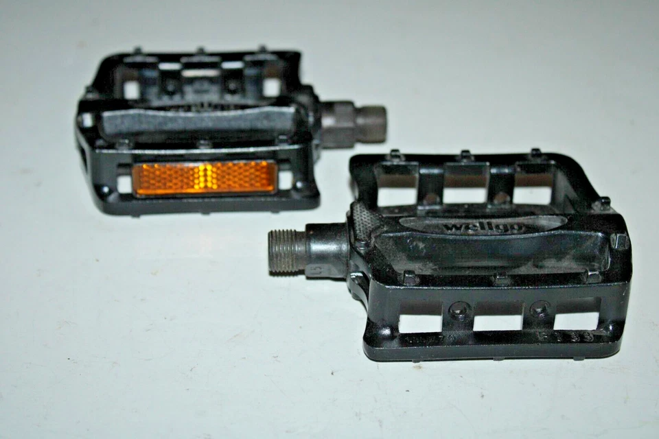 Wellgo Platform 骑行踏板 平黑色 9/16 英寸 混合山地车 硬尾 美国 托运人 — 第 3/4 张图片