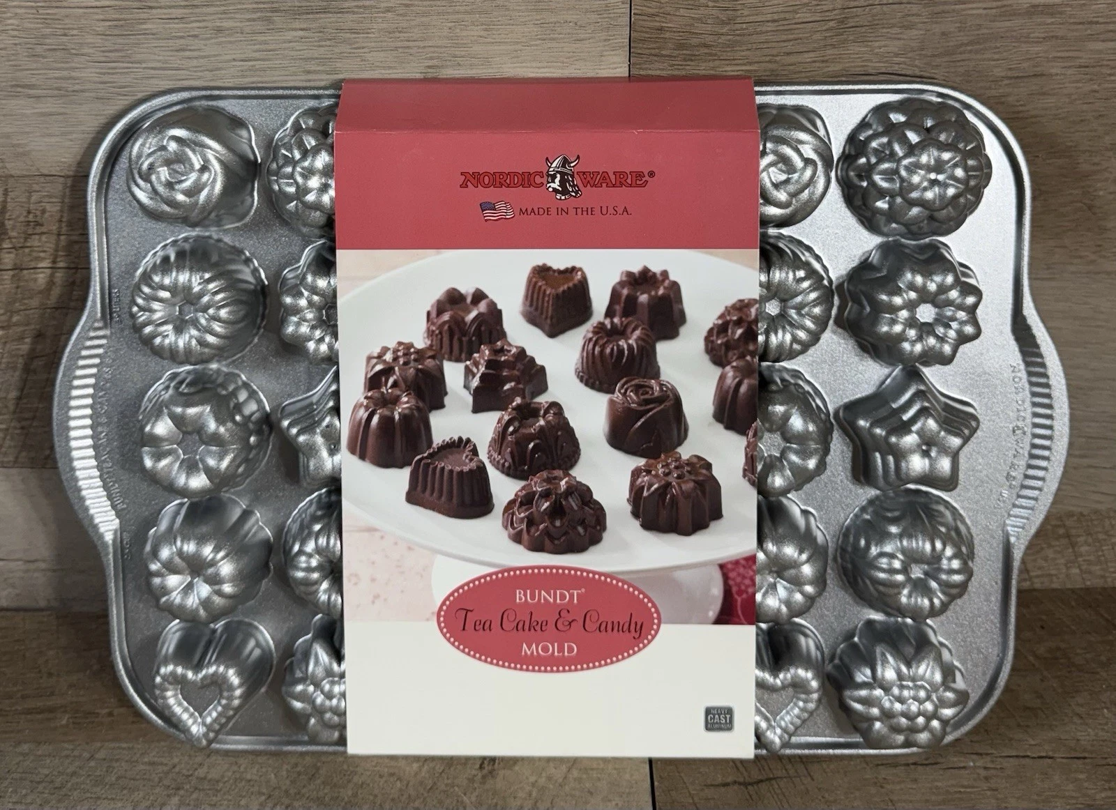 Nordic Ware Bundt Tea Cake Candy Mold Platinum Collection Pan NEW