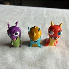 Lote de 3 figuras de juguete Slugterra - púrpura, amarillo/azul, rojo/amarillo