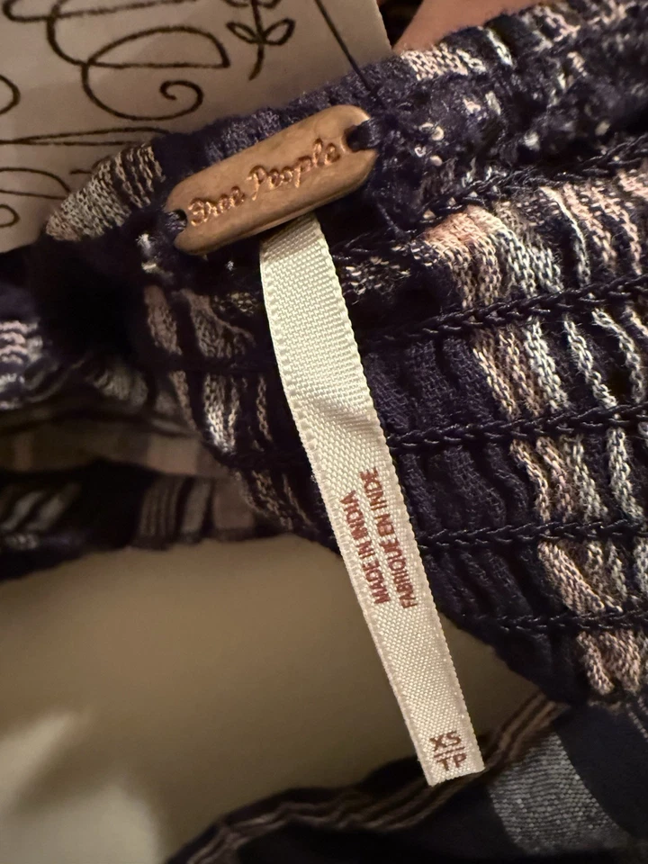 Blusa peplum xadrez Free People Smocked – Azul marinho e rosa – Tamanho XS - Imagem 4 de 4