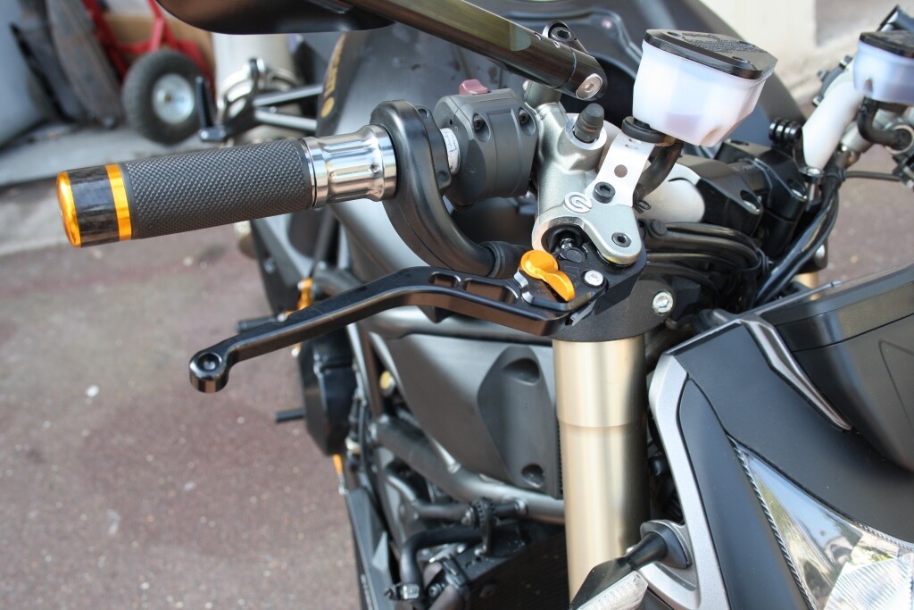 Levier de frein et embrayage moto Ducati Diavel noir et or tuning