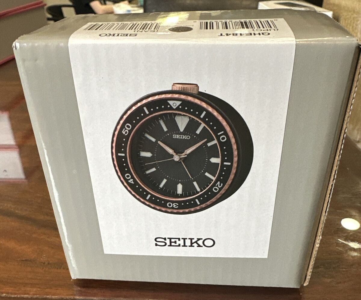 Seiko Mai Metallic Black And Gold Tone 3.75 Inch Mini Watch Seiko Mai Metallic Black And Gold Tone 3.75 Inch Mini Watch