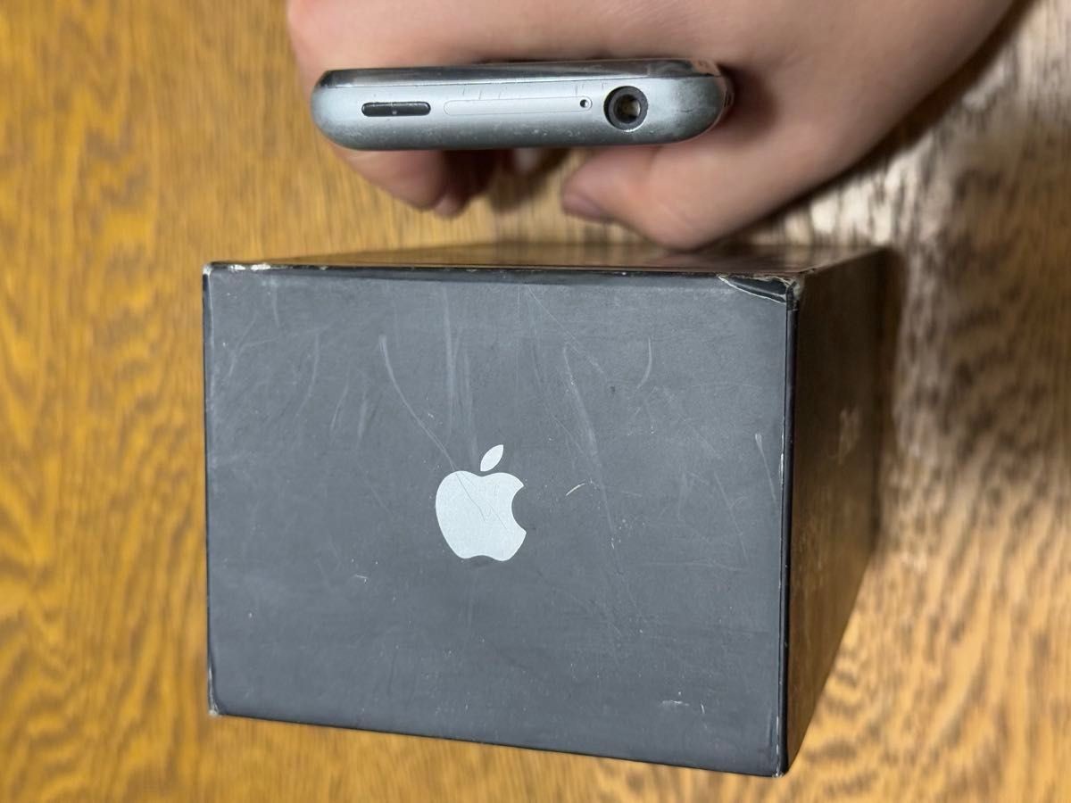 iPhone 2G 1st Gen IMEI Match Box Accessories Included 8GB Apple