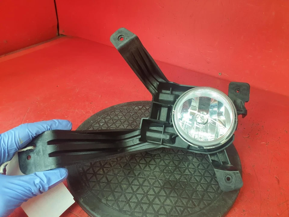 SSANGYONG REXTON Y400 MK2 2018 RIGHT FRONT FOG LAMP 5 DOOR ESTATE 8320236010 - Image 2 of 4