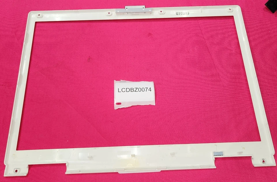 LCDBZ0074 - Fujitsu Lifebook FMVNFD85D FMV-Biblo NF NF/D85D LCD Bisel Frontal Foto 3 de 4