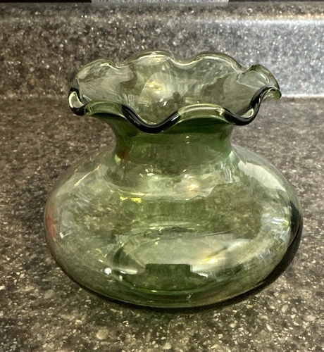 VTG Anchor Hocking Light green ruffled rim bud vase Short And Chunky