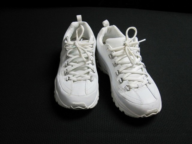 skechers black leather tennis shoes