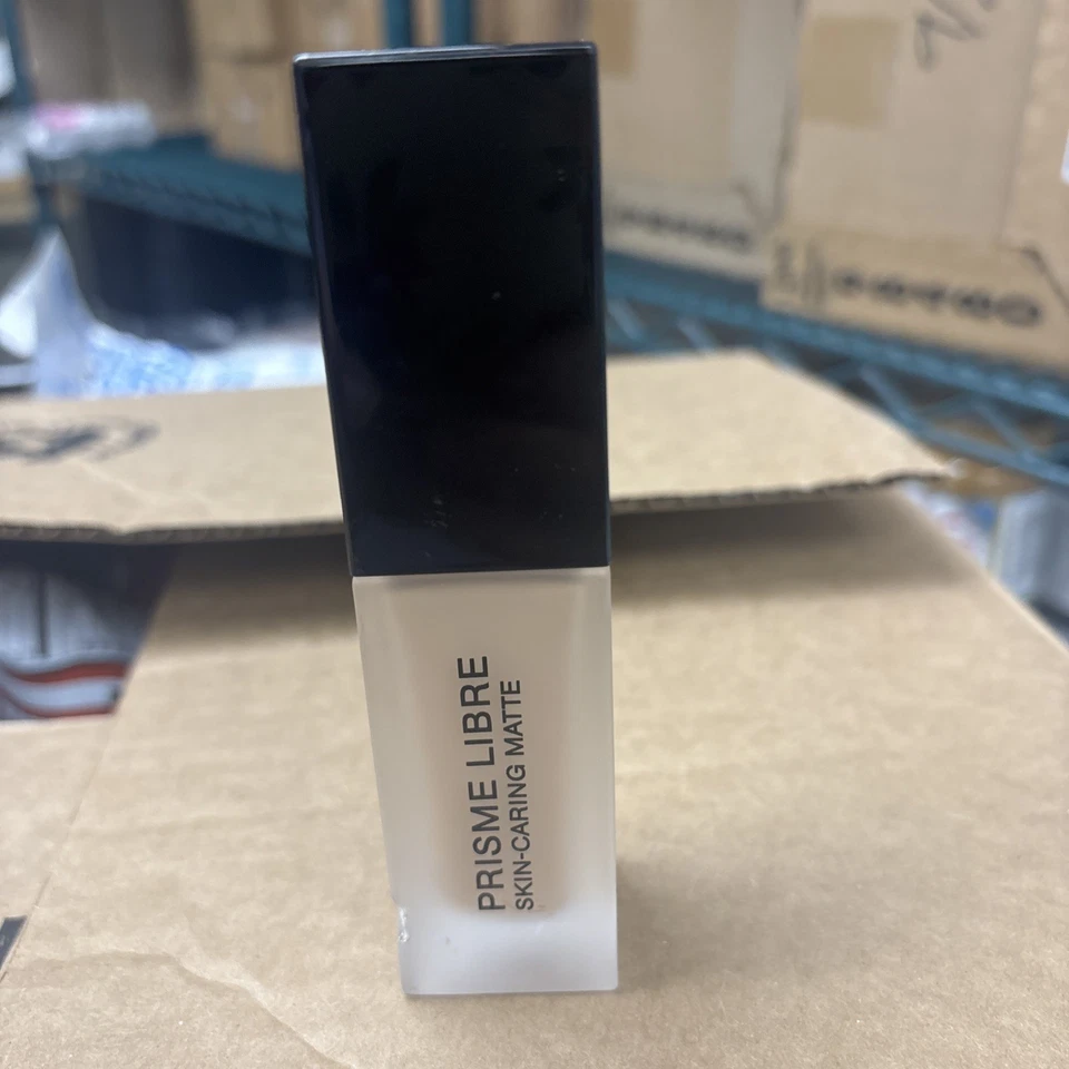 Givenchy Prisme Libre Skin Caring Matte Foundation Full Size 3-C278 - Image 2 of 3