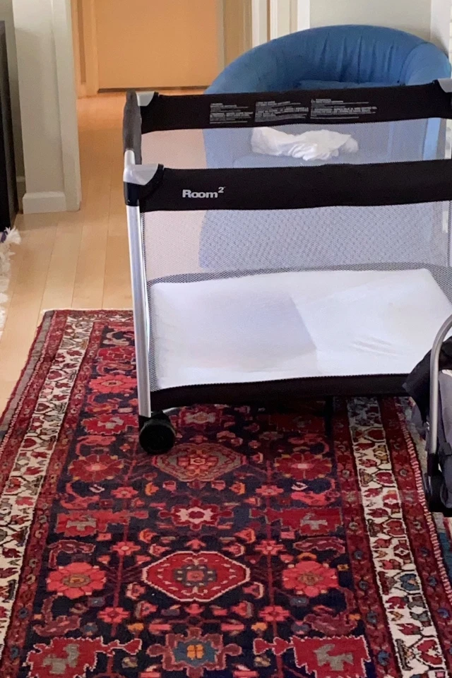 Joovy New Room2 Parque Portátil, Negro para Bebé Foto 2 de 4