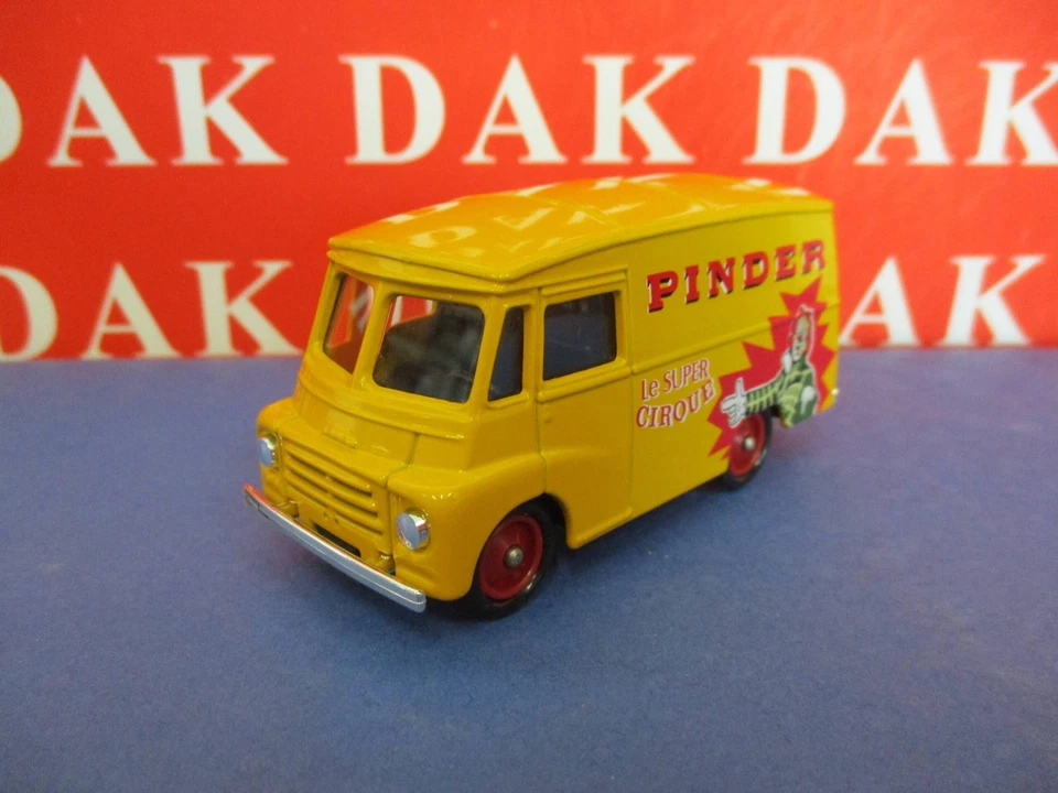 Die cast Modellino Furgone Morris LD150 Van Pinder by Corgi - Immagine 2 di 4