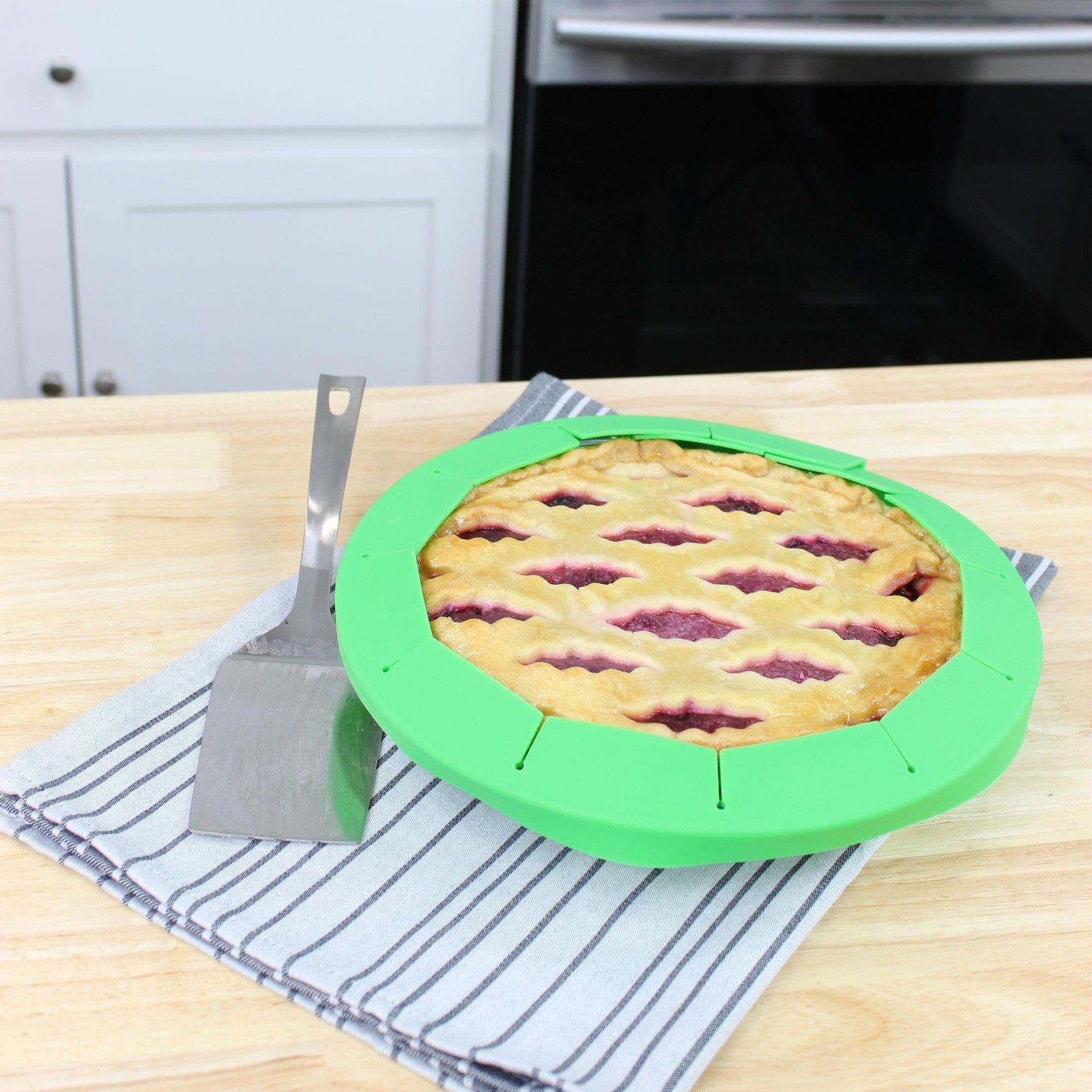 Cornucopia Brands Silicone Pie Crust Shields (2-Pack), Adjustable Pie Protect...