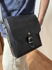 Umhängetasche Leder Schwarz mit Schnallenver...