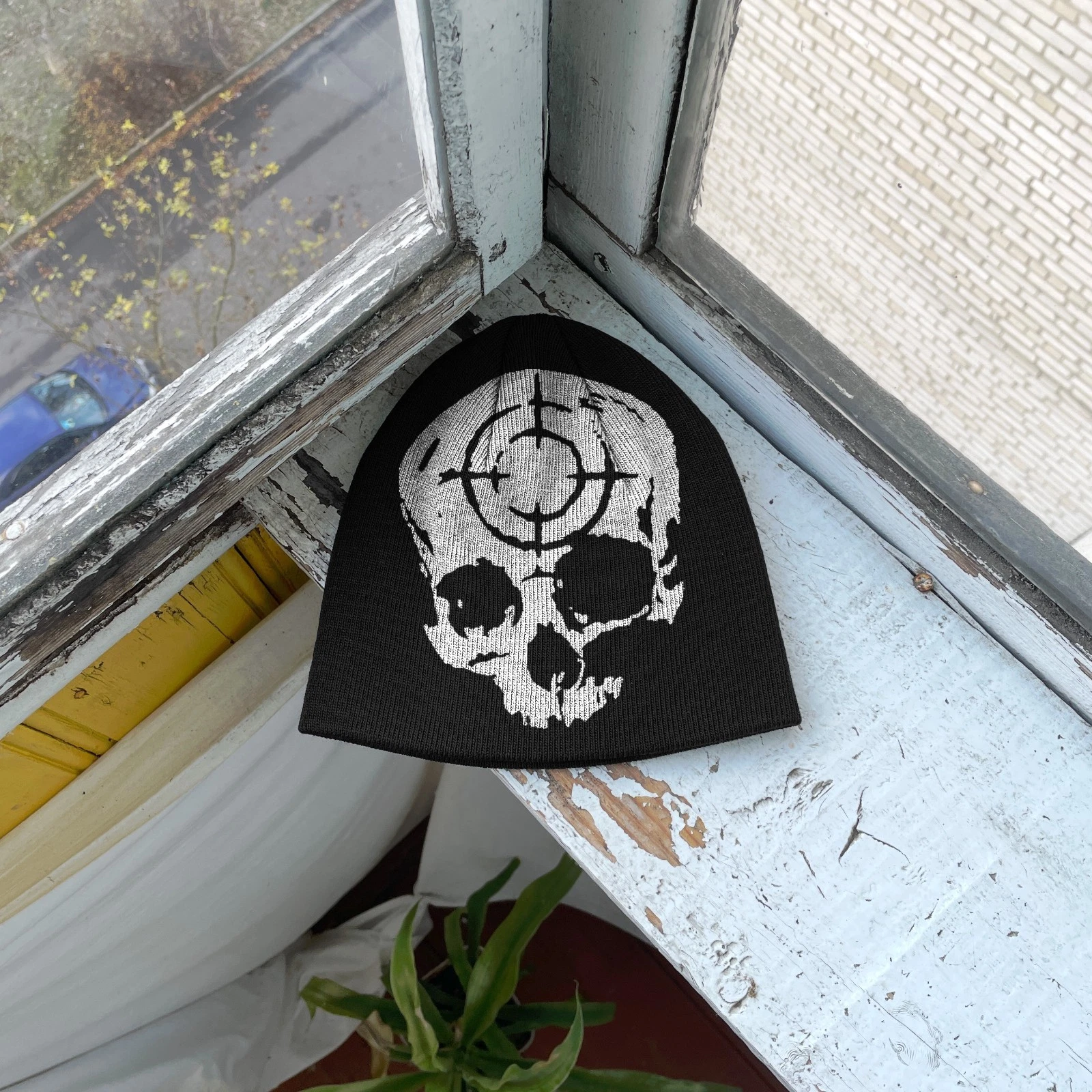 Sniper Crosshair Skull Beanie – Target Cross Military Grunge Streetwear Hat
Opens in a new window or