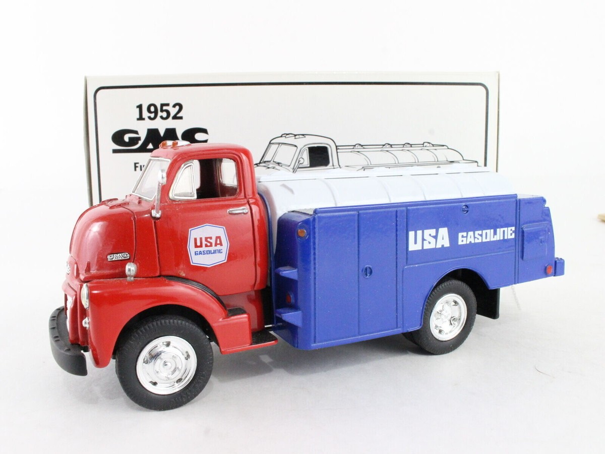 First Gear 1952 GMC Fuel Tanker ミニカー 1952 GMC Fuel Tanker USA Gasoline First Gear 1:34 Scale Model 18