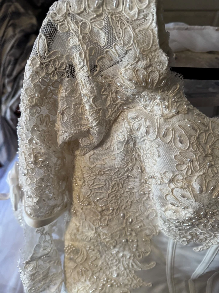 wedding gown - Image 4 of 4