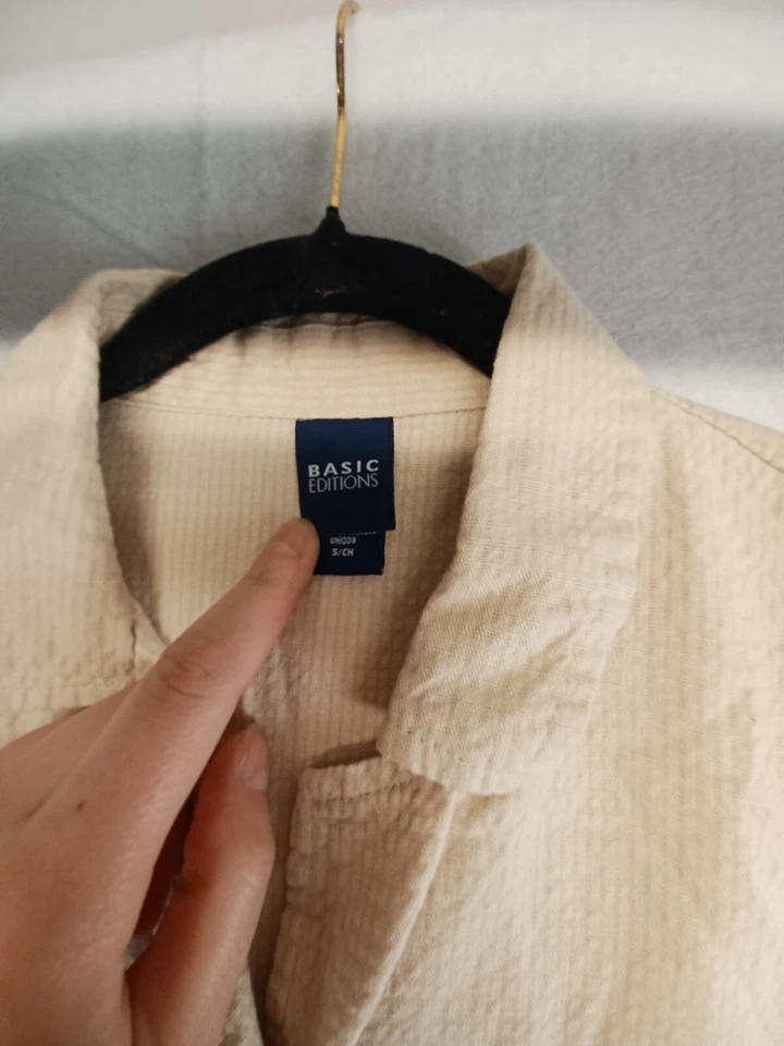 Camisa para mujer Basic Editions tostada pequeña manga corta mezcla de algodón con botones Foto 3 de 4