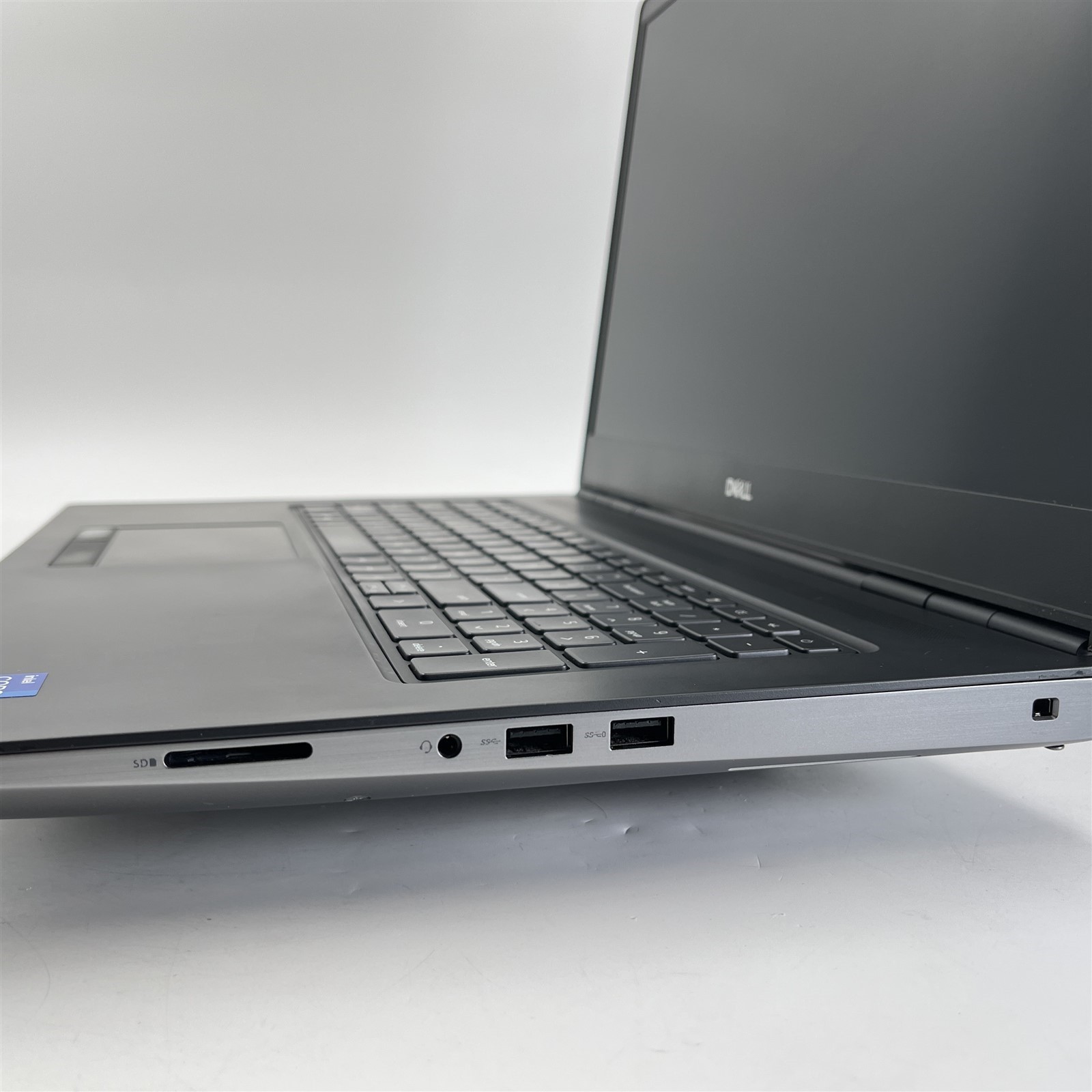 Dell Precision 7760 i7-11850H 2.50GHz/64GB RAM/1TB NVMe*Dents