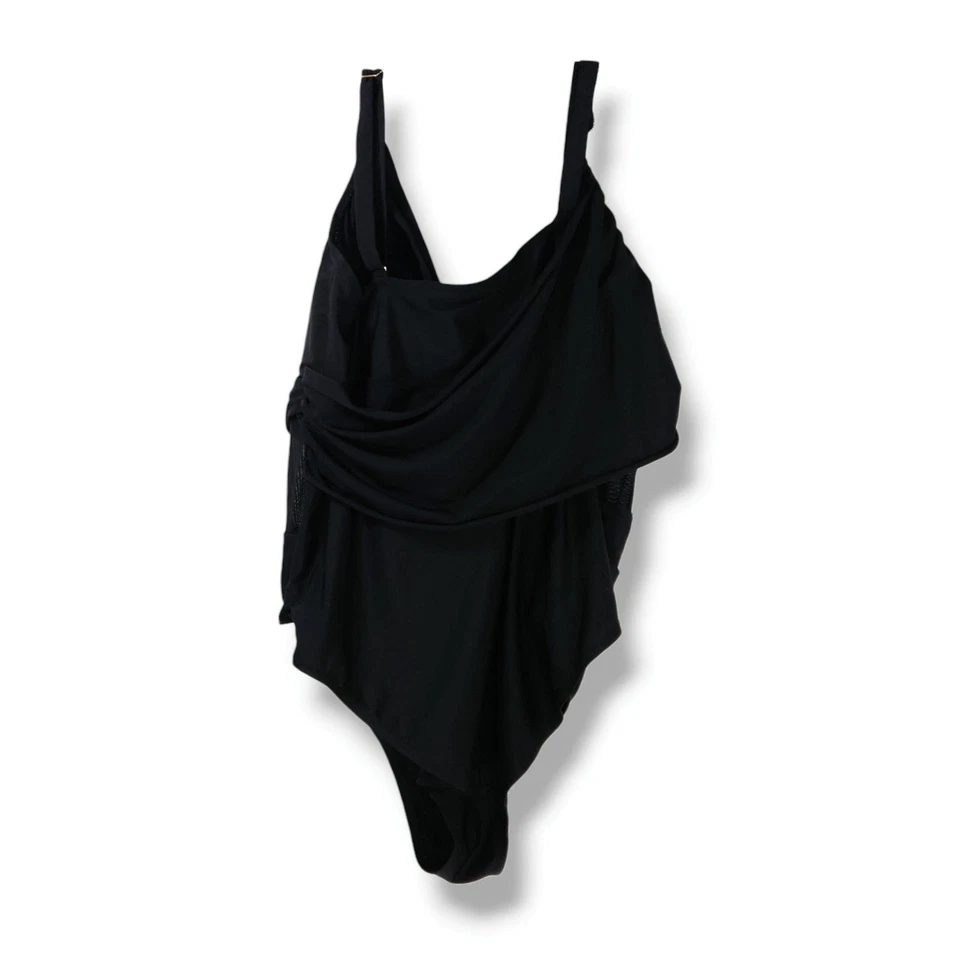 Traje de baño Ava & Viv negro de una pieza con inserciones de malla de 24 W Resortwear Vacay talla grande Foto 2 de 4