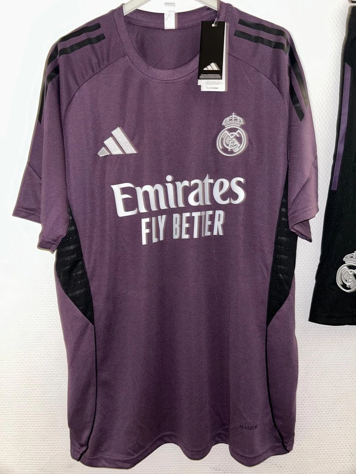 Ensemble Real Madrid Adidas 2025/2026 Maillot + Short violet Neuf taille XL - Photo 2/4