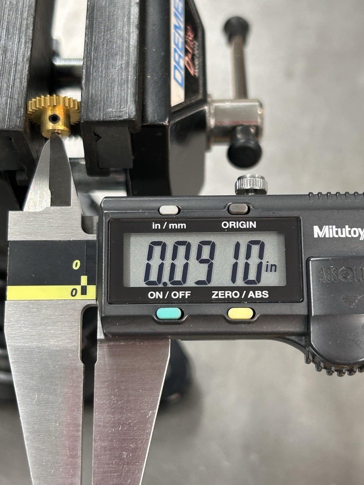 QTY 1 TRADESHIP 64 PITCH BRASS PINION GEAR 29 TEETH TOOTH SLOT CAR .091” BORE