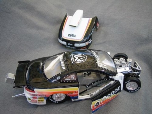 Sia Darrell Alderman che Scott Geoffrion Mopar 1997 Dodge NHRA Pro Stock 1/24 - Foto 7 di 14