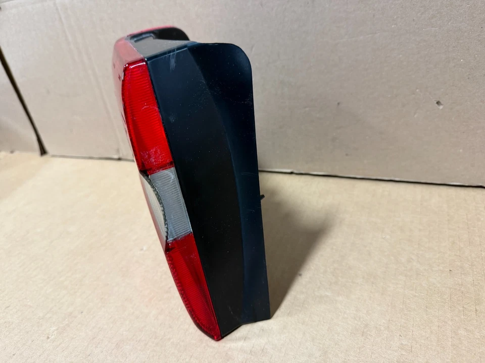 1998-2000 VOLVO S70 СЕДАН ГАЛОГЕН ЧЕТВЕРТЬ КРЕПЛЕНИЯ LH ДРАЙВЕР OEM ЗАДНИЙ ФОНАРЬ 9151631 - Изображение 4 из 4