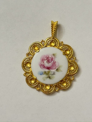 Vintage Danbury Mint Porcelain Necklace Pendant Royal Franconia