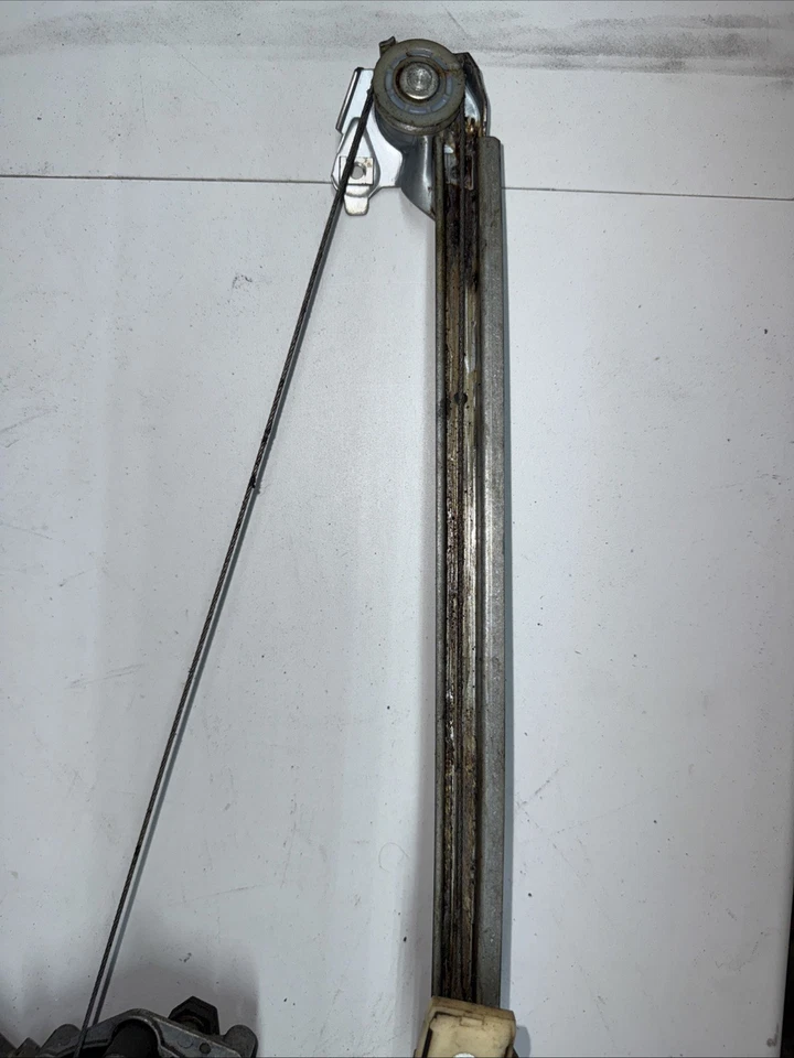 1984 - 93 Mercedes-Benz 190E - LH Rear Glass Regulator - 2017300346 - R19352 - Image 2 of 4