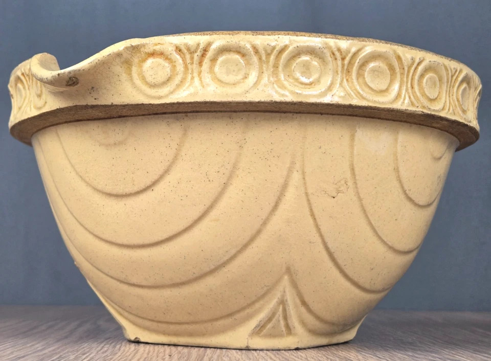 Antique farmhouse Yellow Ware batter bowl w spout, McCoy? 22-3-9" pottery - Image 4 of 4