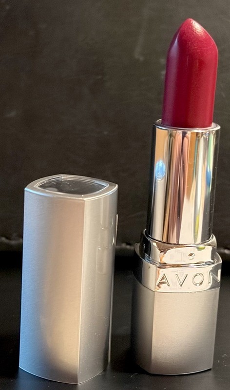 Avon Beyond Color SPF 15 Lipstick In Berry Cute Shade. Discontinued - NOS
