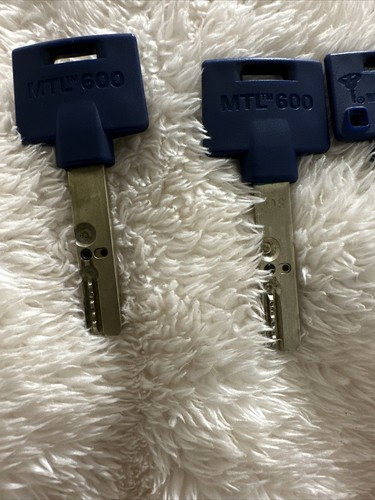 Mul-T-Lock MTL600 Interactive+ Keyway With 5 Keys - Picture 9 of 9