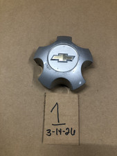 One 1 2005-2006 Chevrolet Equinox Hubcap Wheel Center Cap Cover 9595565 Silver