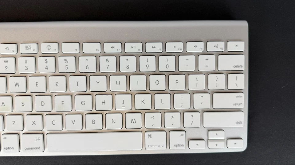 Apple Wireless Keyboard A1314 Gray Bluetooth Mac Aluminum Genuine OEM - Image 4 of 4