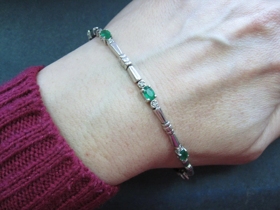 Impresionante Brazalete Tenis Real Oro Blanco 14K Esmeralda y Diamantes 7-1/8" Moderno Foto 2 de 4