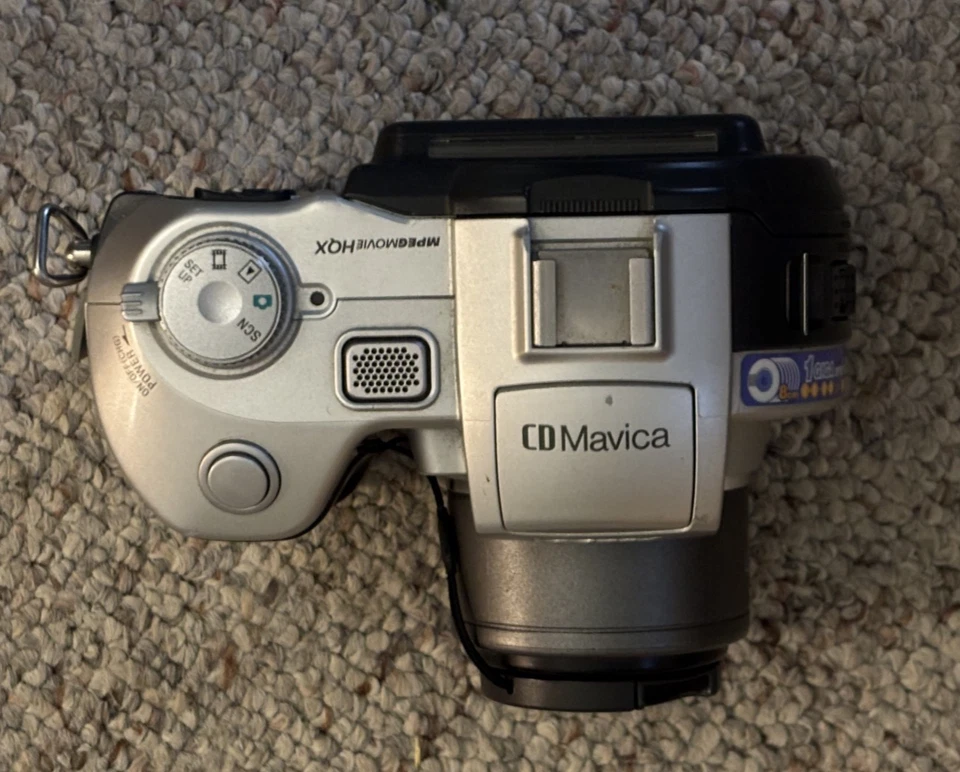 Sony Mavica MVC-CD250 Digital Still Camera 2.0MP Noise Reduction 3x Optical Zoom - Image 4 of 4