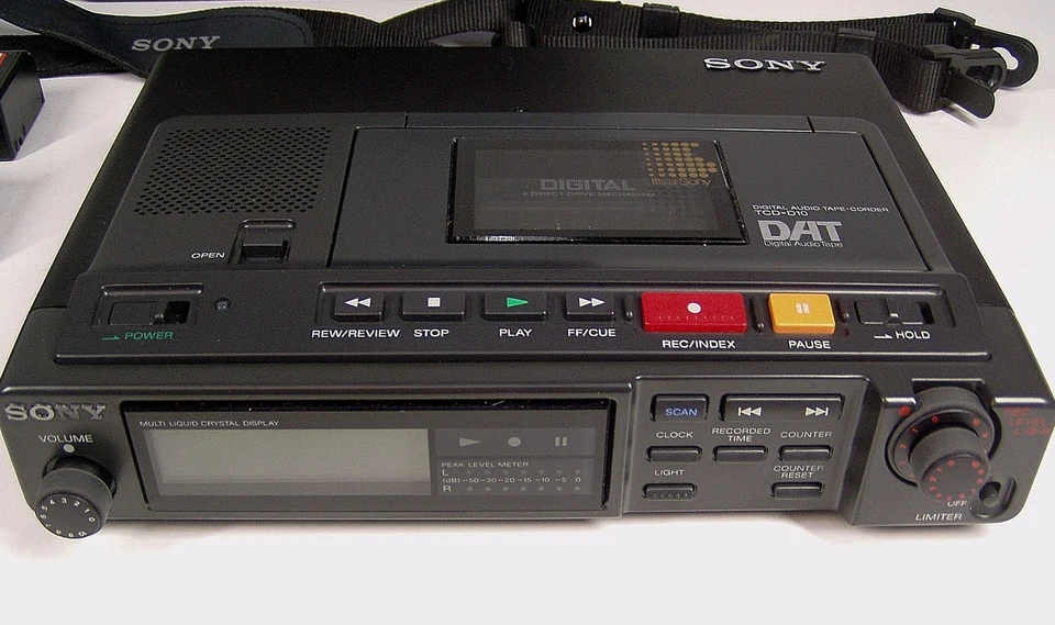 Sony TCD-D10 DAT Digital Audio TAPE RECORDER / PLAYER MINT CONDITION Won't Load - Image 4 of 4