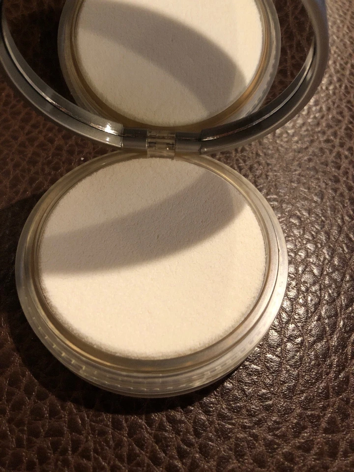 Sue Devitt Soa Conplexion Hydrating Marine Loose Powder In Manihiki - Image 2 of 3