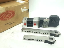 NEW OPEN BOX - Destaco 994PMKAD-009-180A-012-180A-18-22 Pneumatic Power Clamp HR
