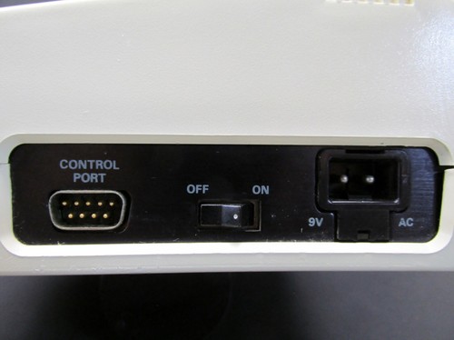 Commodore VIC 20 Computer mit Netzteil, schaltet ein / schaltet ein - Bild 5 von 14