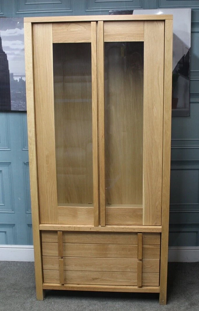Willis and 2024 gambier wardrobe