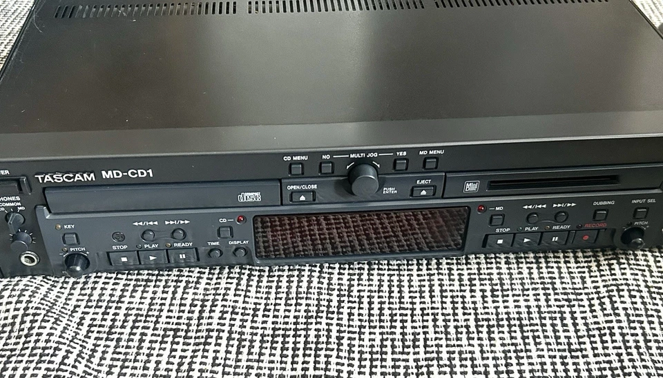 TASCAM MD-CD1 CD MD Deck Player Recorder MiniDisc USED Power confirmed - Image 4 of 4