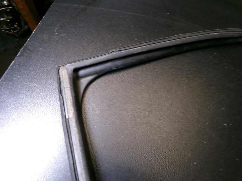 Уплотнение уплотнительная прокладка для рамы задней левой двери окна 10-15 Toyota Prius - Изображение 4 из 4