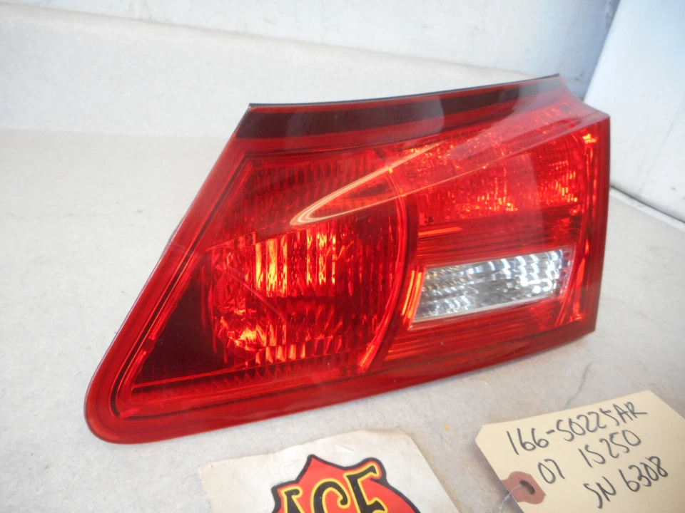 06-08 Lexus IS250 IS350 08-14 IS F OEM Passenger's Lid Mounted Tail Lamp Light Foto 3 de 4