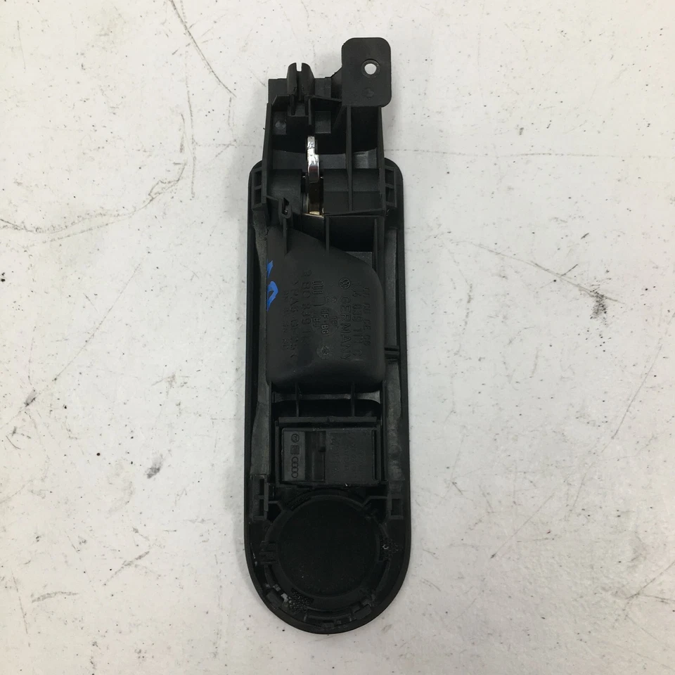 Manija interior izquierda de la puerta del conductor Volkswagen Passat GLS 2001-2005 FABRICANTE DE EQUIPOS ORIGINALES Foto 4 de 4