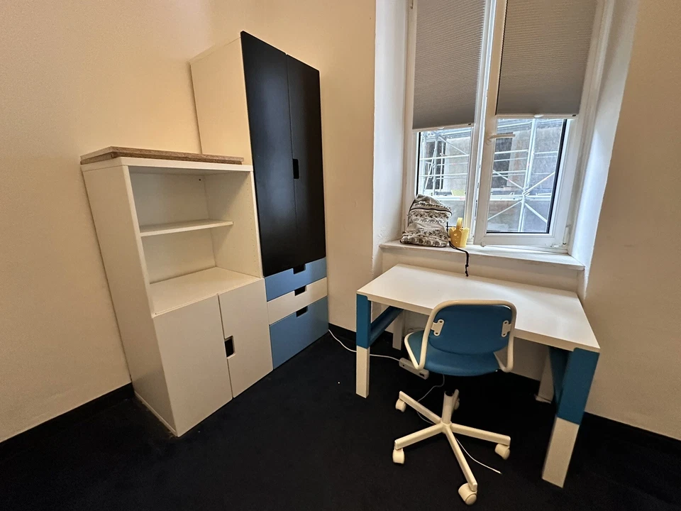 Höhenverstellbarer Kinderschreibtisch von Ikea in gutem Zustand