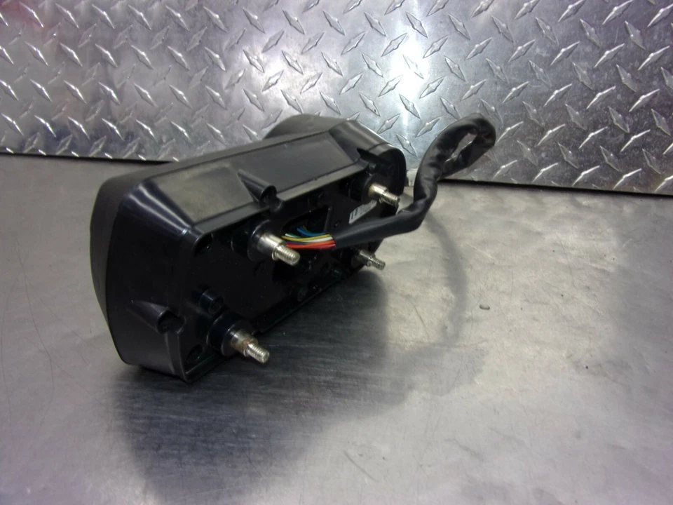 Velocímetro calibre OEM 676 A HYOSUNG GT 650 R GT650R 2016 (9,468 MLS) Foto 2 de 4